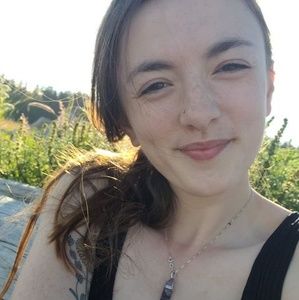 Meet your Posher, Lena